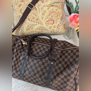 Weekender duffel bag w crossbody strap